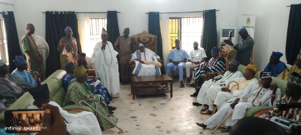 Oba Ajibola and Others Pay Homage to Olakulehin, Deny Rift With Olubadan